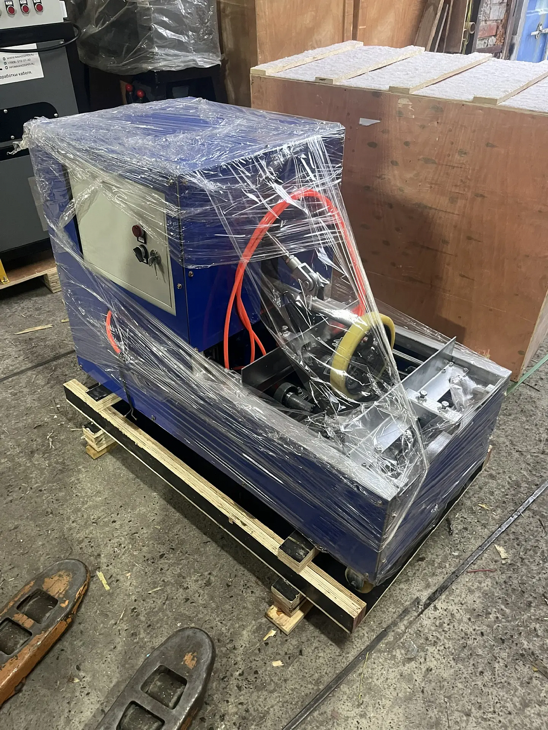 Поставка станков для переработки резины R-700-2 и R-1200X в г. Октябрьский
