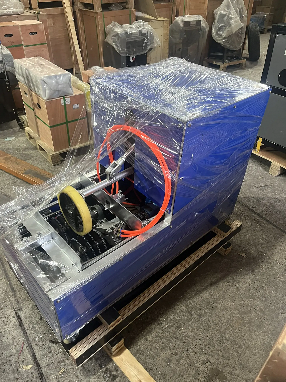 Поставка станков для переработки резины R-700-2 и R-1200X в г. Октябрьский